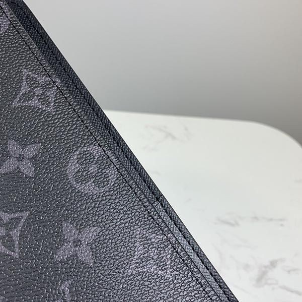 ルイヴィトン 財布 偽物 モノグラムエクリプス 二つ折り長財布 LV20217