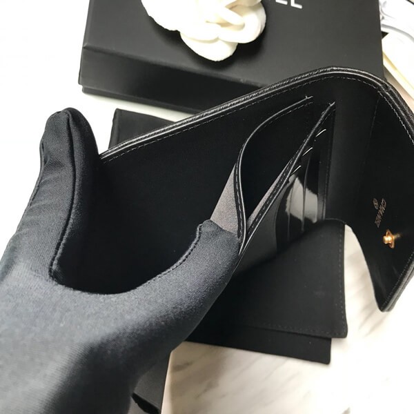 すぐ届く☆ シャネル BOY シャネル 三つ折り財布コピー品 黒 b80734