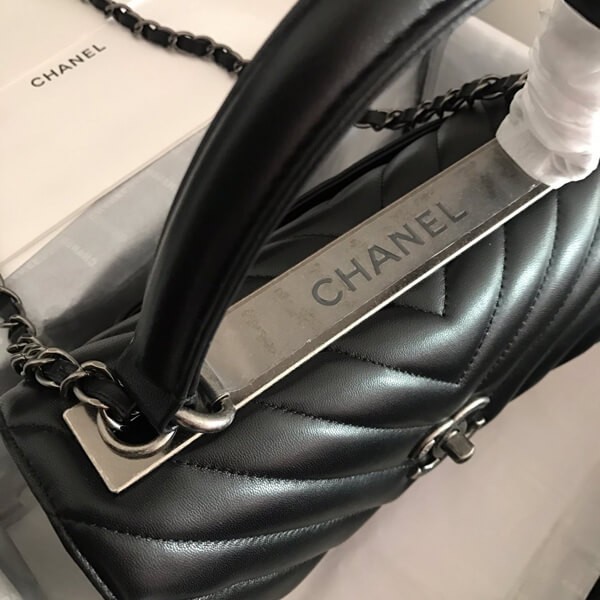 20SS!シャネル《クール!》ココハンドル シェブロンコピー 黒A92990