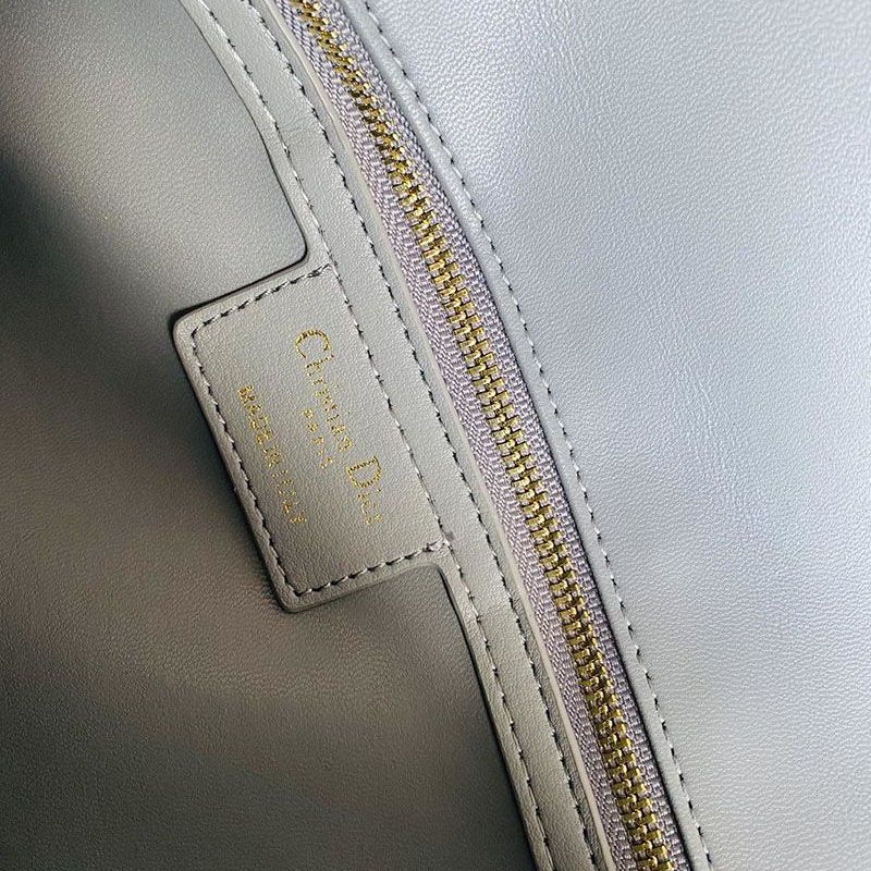 ディオール CARO ミディアムバッグ偽物 ショルダー M9242UWHC_M41G