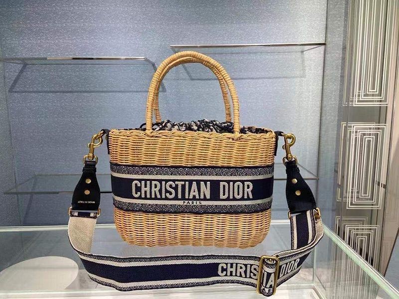 新木優子さん愛用!ディオール 2021Cruiseコレクション ディオール WICKERかごバッグ 偽物 M7601CMVO_M918