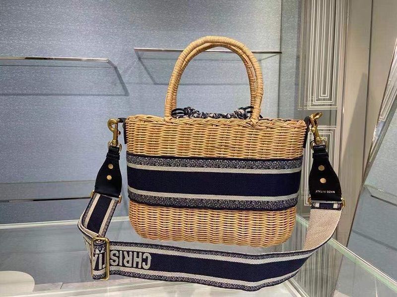新木優子さん愛用!ディオール 2021Cruiseコレクション ディオール WICKERかごバッグ 偽物 M7601CMVO_M918