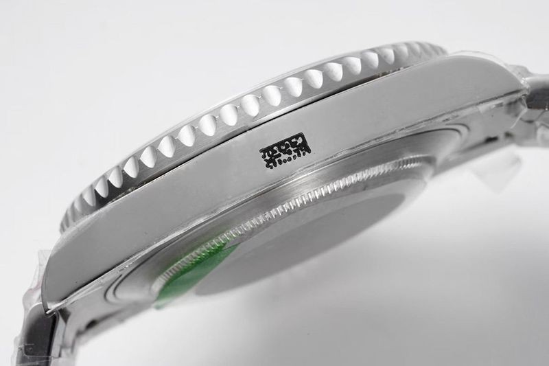 ロレックス サブマリーナ コピー★デイト 自動巻き ダイヤモンドをセットしたベゼル 40.0mm 116659SABR