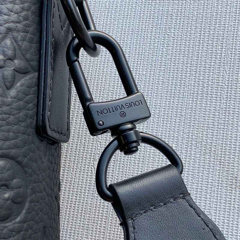 21SS ルイヴィトン ショルダーバッグ 偽物 モノグラム エンボス M57726
