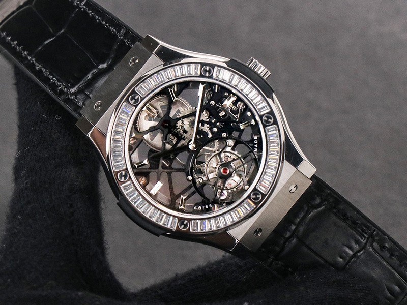 ウブロ 時計 コピー クラシックフュージョン トゥールビヨンチタニウム hun12057