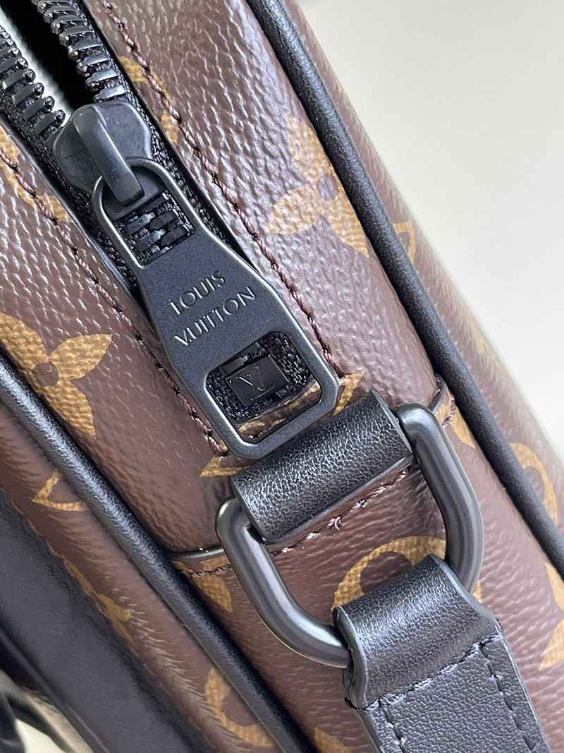 【大人気】ルイヴィトン ショルダーバッグ 偽物 クリストファーウェアラブルウォレット M69404