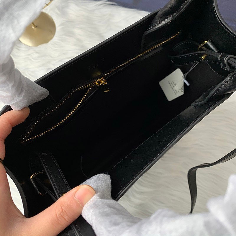 一目惚れ♪ セリーヌ ショルダーバッグ 偽物 スモール バーティカル カバ ナチュラル タン Cez18672