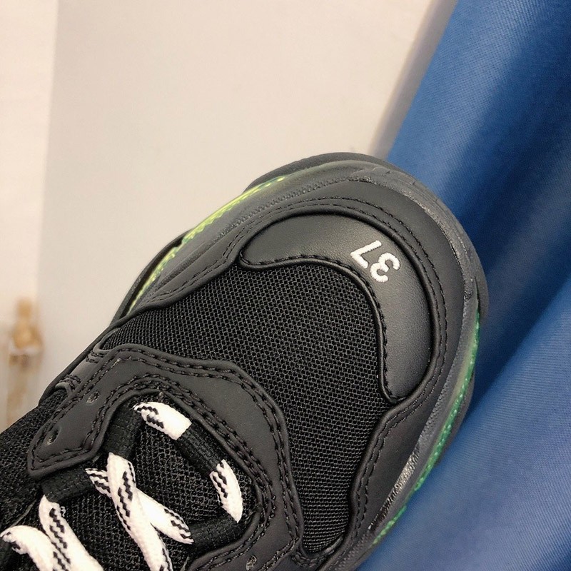 限定入荷【バレンシアガ スニーカー 偽物】TRIPLE S クリアソール bax27006