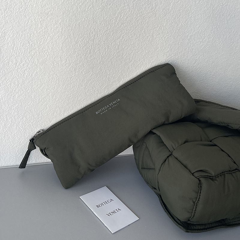 ボッテガヴェネタ パデッド テック カセット スーパーコピー ミリタリーグリーン boo62818