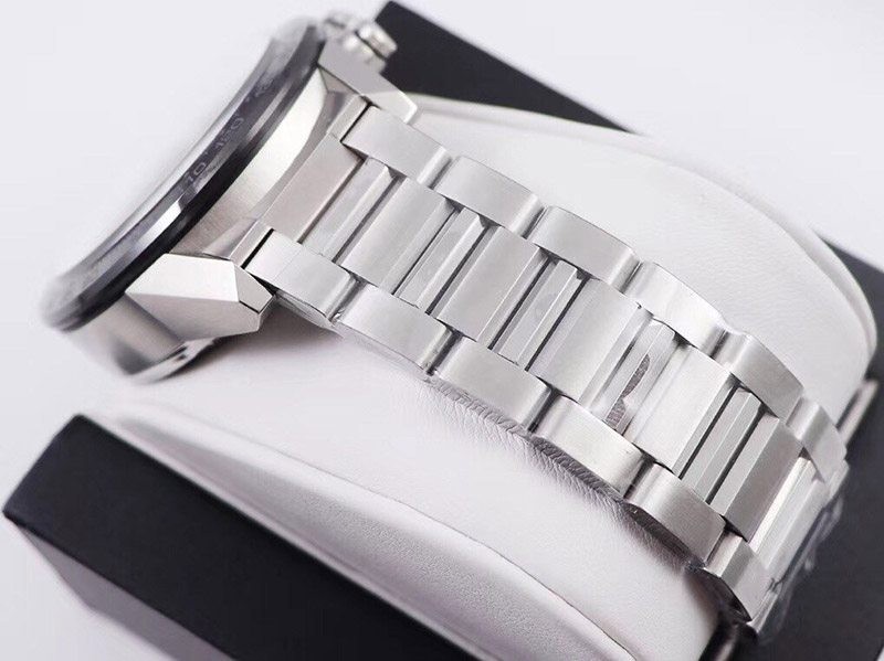タグホイヤー カレラ コピー スケルトン 文字盤 ステンレス メンズ 腕時計 43 mm TAi22171