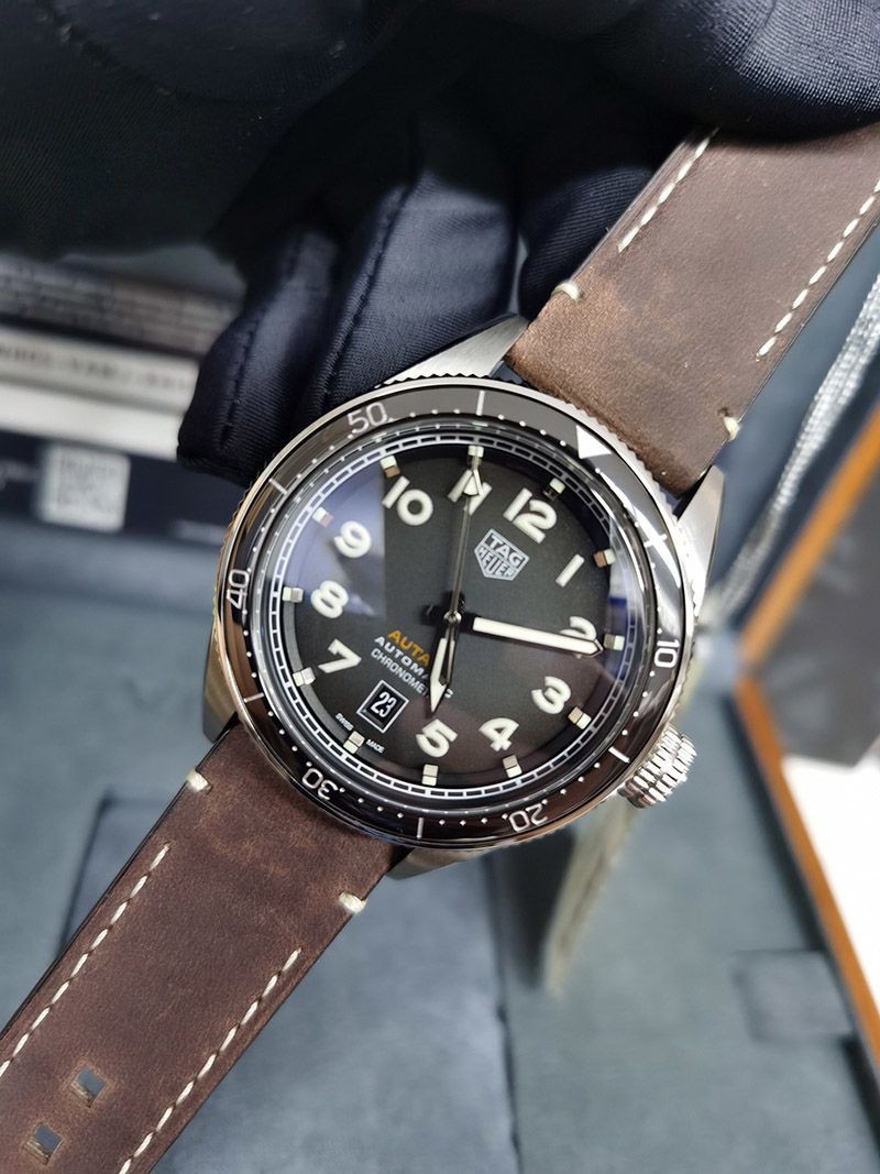 超希少!タグホイヤー オータヴィア 偽物 自動巻ウォッチ 直径 42 mm WBE5114.FC8266