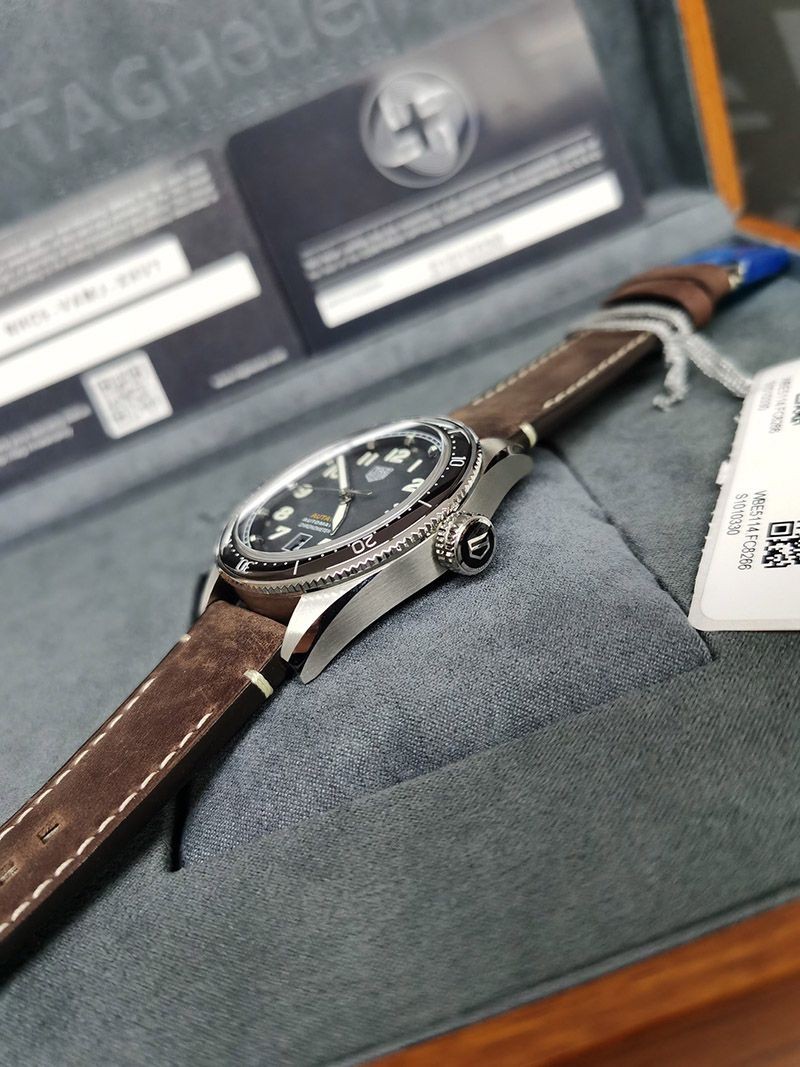 超希少!タグホイヤー オータヴィア 偽物 自動巻ウォッチ 直径 42 mm WBE5114.FC8266