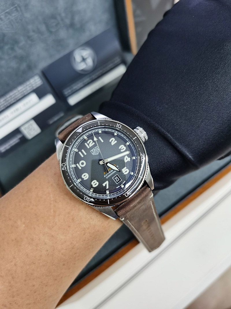 超希少!タグホイヤー オータヴィア 偽物 自動巻ウォッチ 直径 42 mm WBE5114.FC8266