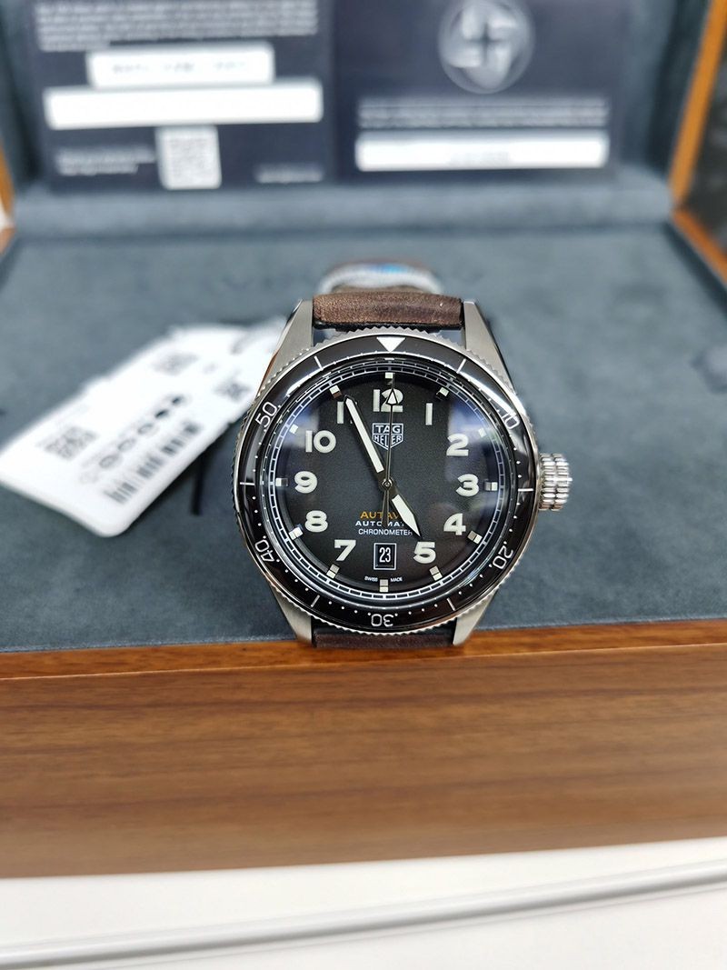 超希少!タグホイヤー オータヴィア 偽物 自動巻ウォッチ 直径 42 mm WBE5114.FC8266