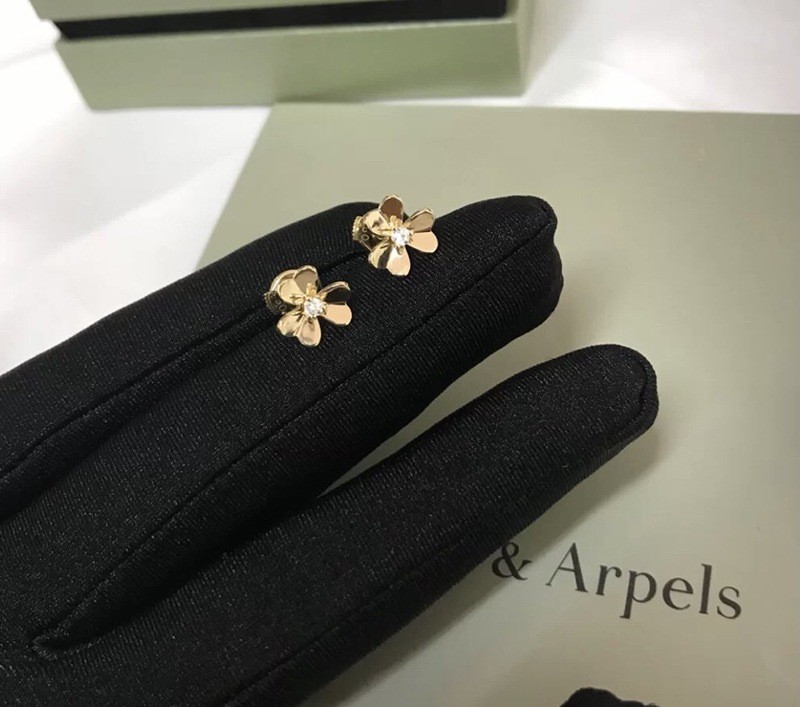 ヴァンクリーフ アーペル ラージフリヴォル ダイヤイヤリング/ピアス