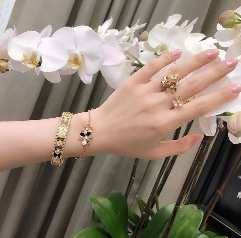 希少色 ヴァンクリーフ&アーペル*フリヴォル アントレ レ ドア リング VCARP6L0003