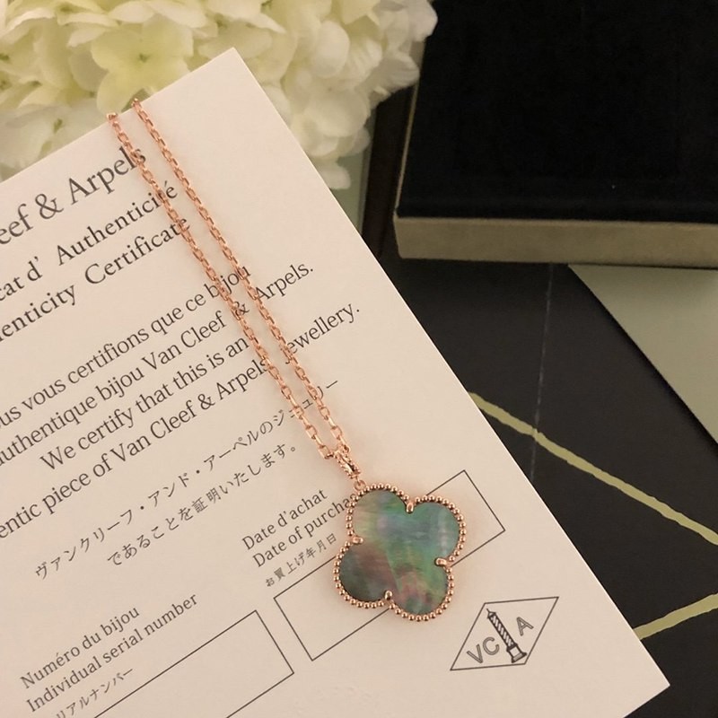 ヴァンクリーフアンドアーペル 偽物 ヴィンテージ アルハンブラ ペンダント