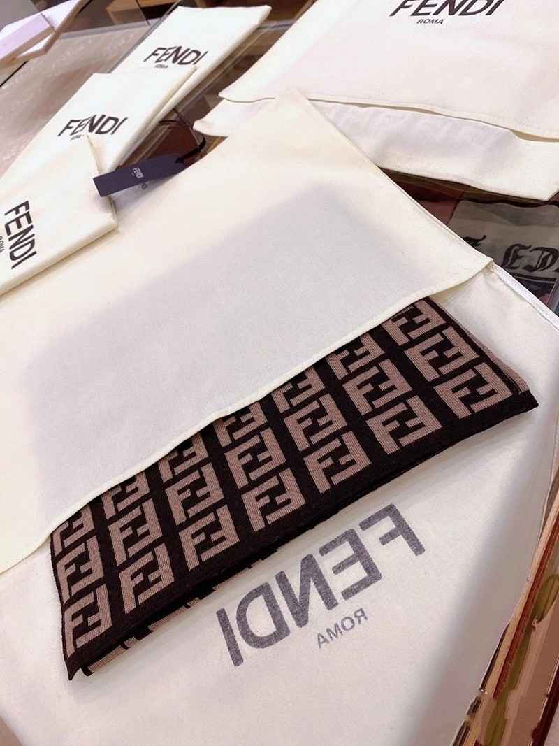 フェンディ マフラー 偽物 スカーフ ウール インターシャ タッセル fee64045