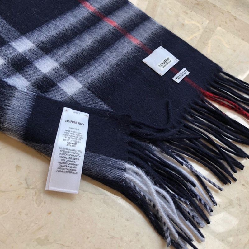 ★日本!!人気!バーバリー クラシック カシミヤ チェック マフラー 偽物 Baz55103