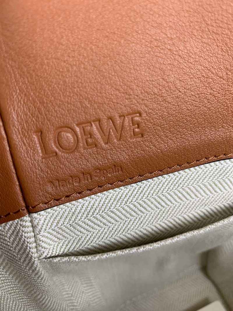 ロエベ ハンモック コピー ドローストリング ショルダーバッグ loi71697