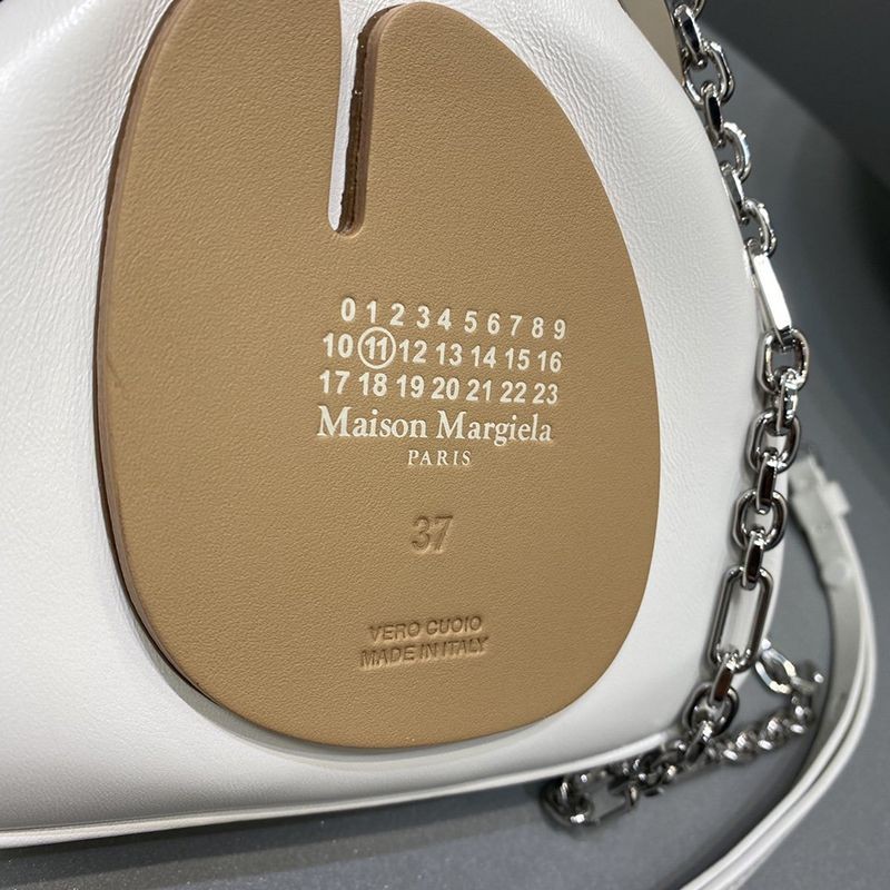 メゾンマルジェラ 偽物 足袋タビ フレームバッグ レザー がま口 Mam67574