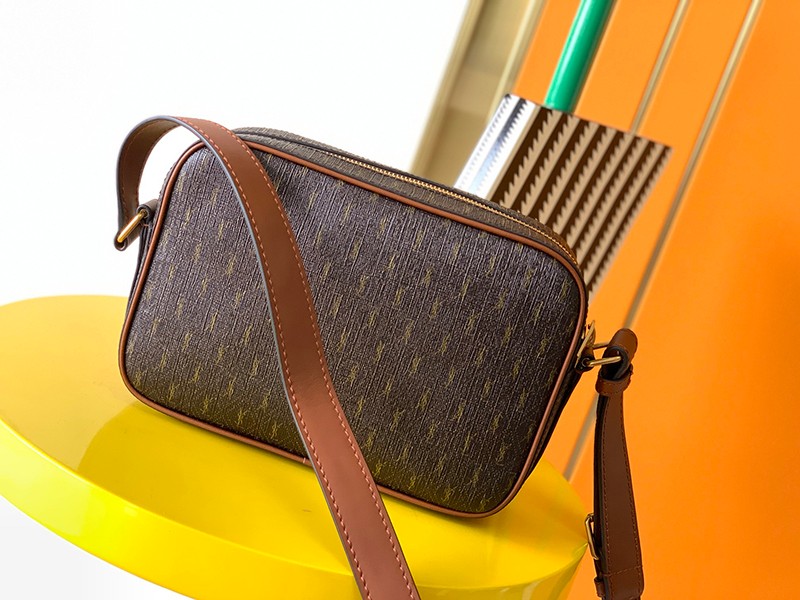 大人気!サンローラン ショルダーバッグ 偽物☆ルー キルティングレザー カメラバッグ Sac85306