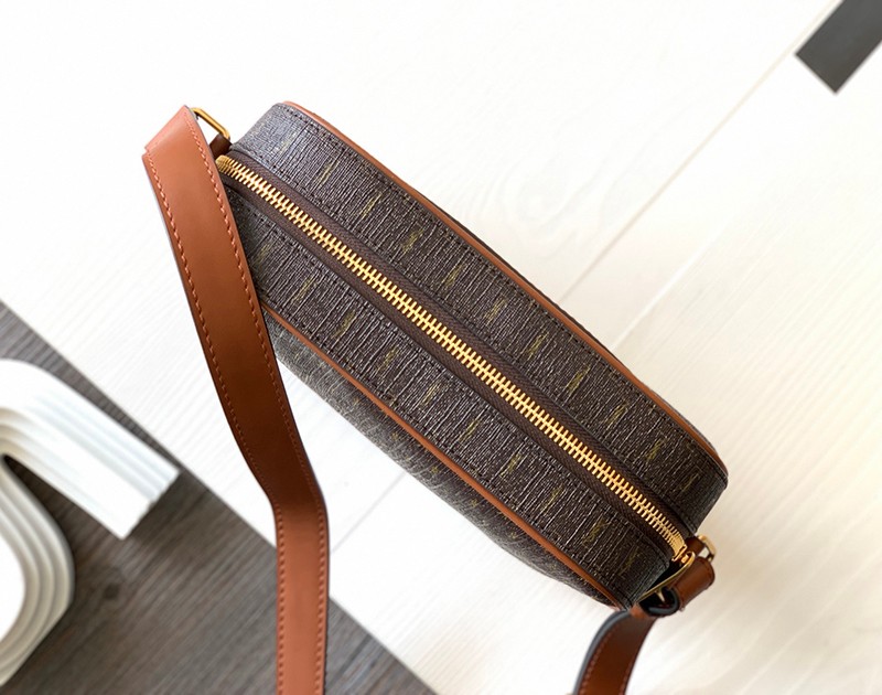 大人気!サンローラン ショルダーバッグ 偽物☆ルー キルティングレザー カメラバッグ Sac85306