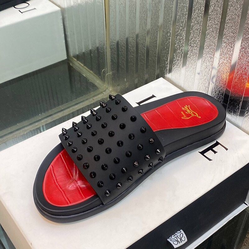 ☆超人気☆ルブタン★Pool Fun Spiked レザーサンダル 偽物 Rug64557