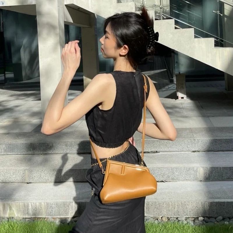 稀少フェンディ ファースト コピー レザー バッグ fel15722