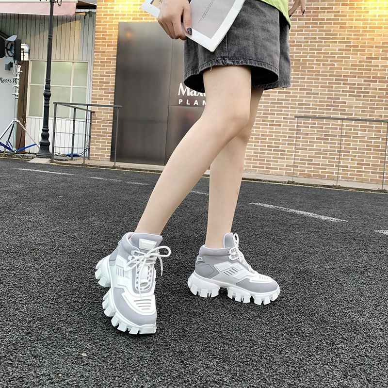 超話題!プラダ クラウドバストサンダー 偽物 スニーカー puo63217
