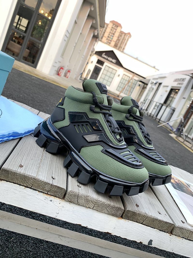 完売必至プラダ 偽物クラウドバストサンダー スニーカー pud98704