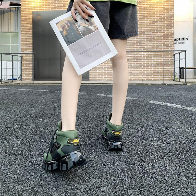 完売必至プラダ 偽物クラウドバストサンダー スニーカー pud98704