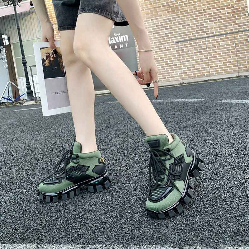 完売必至プラダ 偽物クラウドバストサンダー スニーカー pud98704