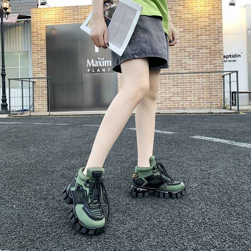 完売必至プラダ 偽物クラウドバストサンダー スニーカー pud98704