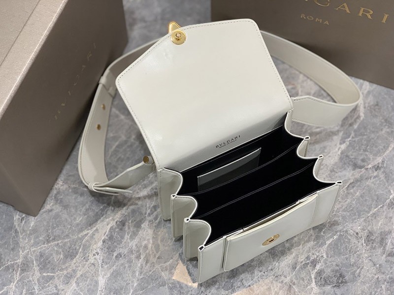 【ブルガリ】新色! SERPENTI FOREVER 白 ナッパ ハンドバッグ 偽物 Buj11725
