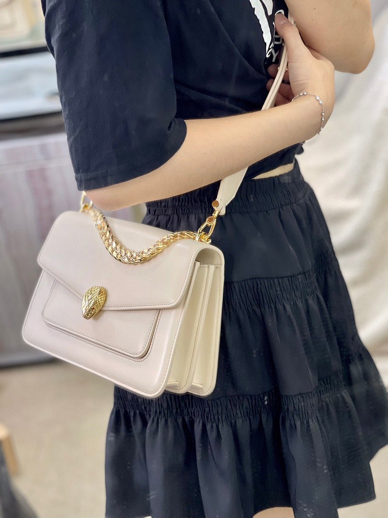 送料込【ブルガリ】新色! SERPENTI FOREVER 白 ナッパ ハンドバッグ Buy87368