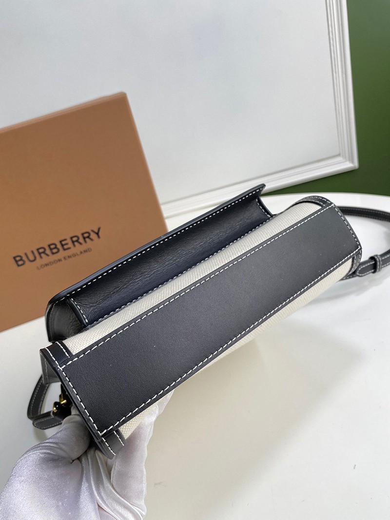 日本未入荷【バーバリー ポケットバッグ 偽物】ミニ ツートン キャンバス&レザー Baj66149