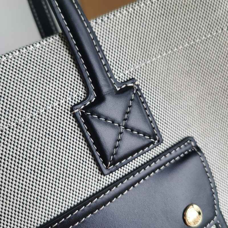 秋冬新作バーバリー トートバッグ コピー スモール SM NEW TOTE Bat07930