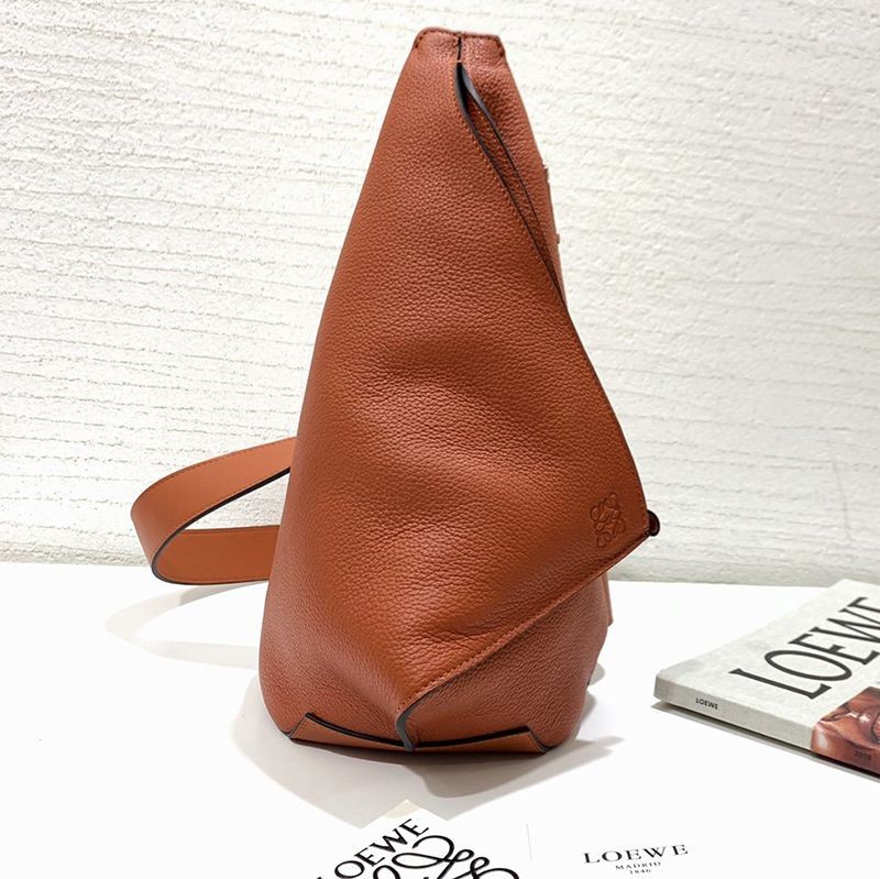 ロエベ ショルダーバッグ 偽物 アントン スリング Anton Sling カーフスキン B511A09X06