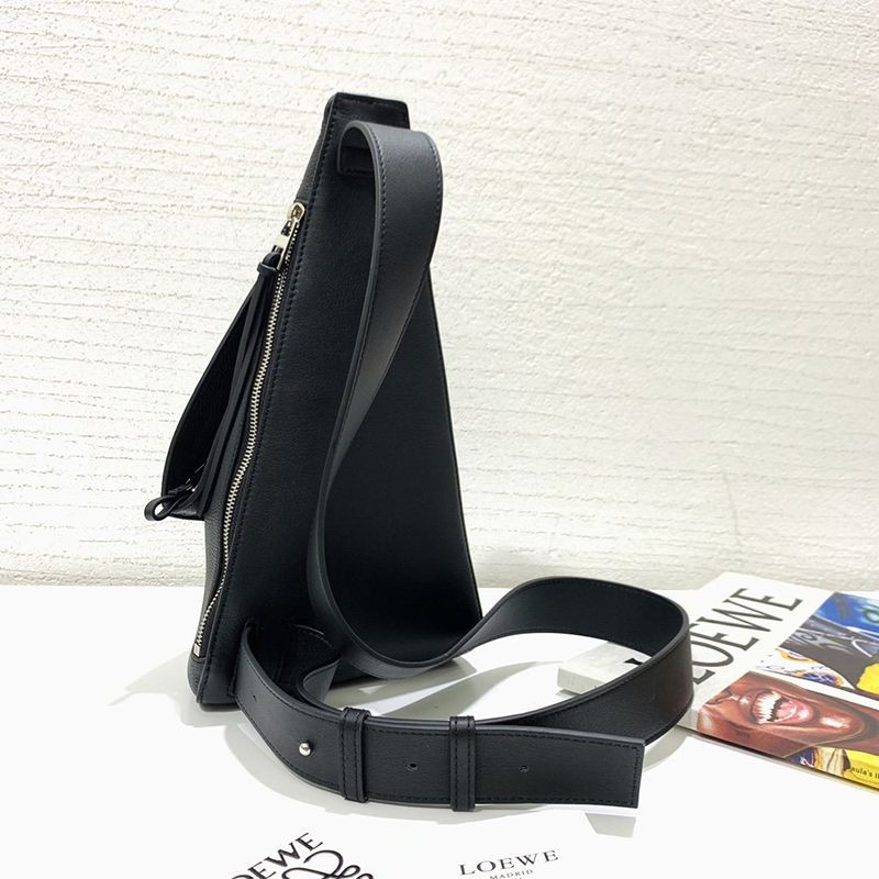 大人気!ロエベ ショルダーバッグ 偽物 アントン スリング Anton Sling カーフスキン loq24862