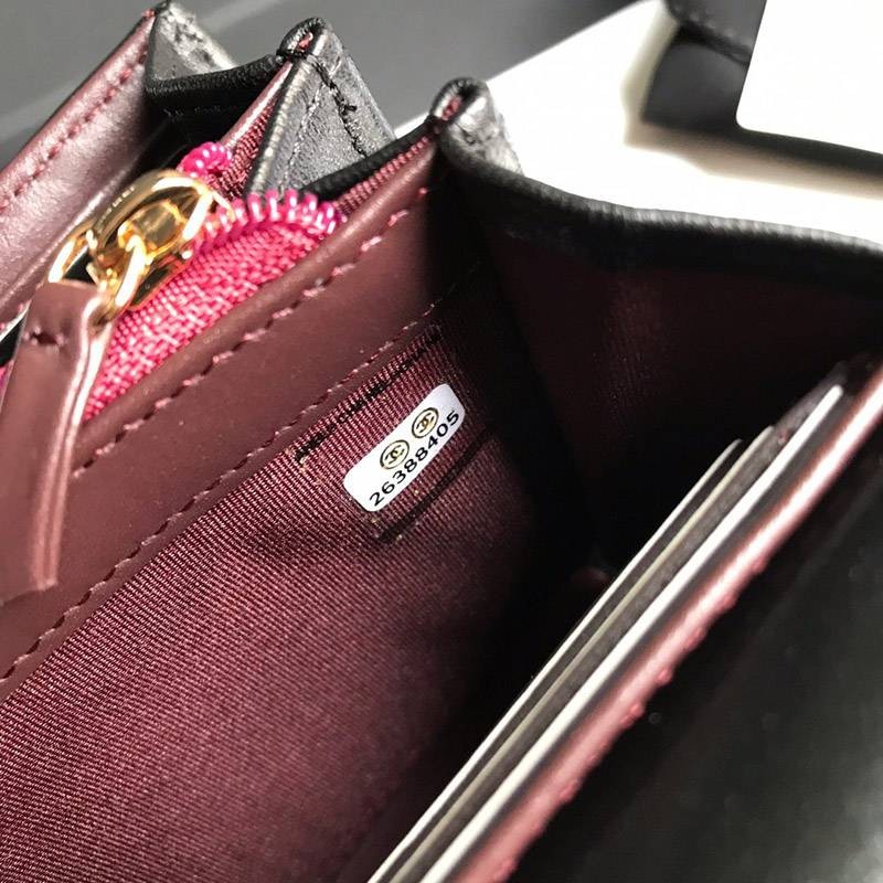 大人気!シャネル 二折りカブセ長財布 マトラッセ 偽物 shw23204