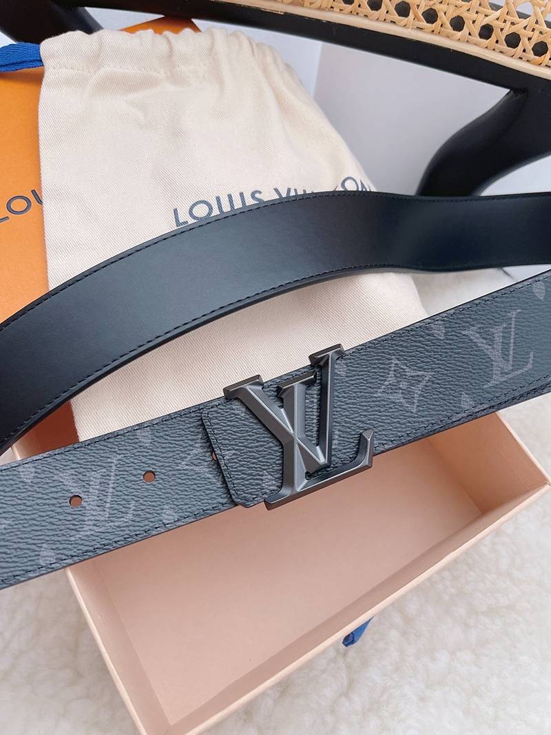 大人気!ルイヴィトン スーパーコピー サンチュール・LVピラミッド 40MM リバーシブルベルト vuy31533