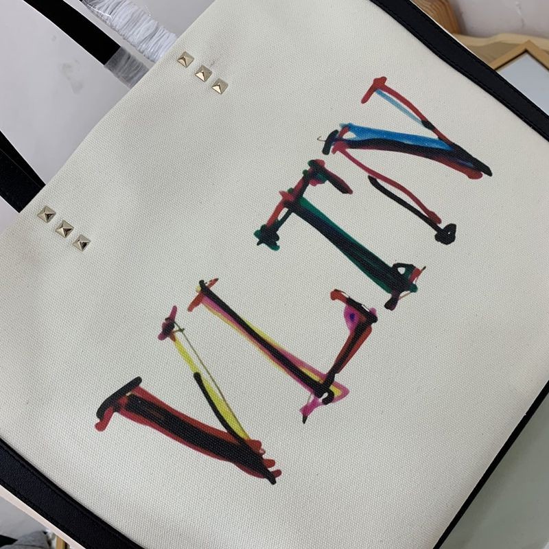 可愛いヴァレンティノ トートバッグ 偽物 ショッピングバッグ NEON VLTN キャンバス ミディアム Vum18973
