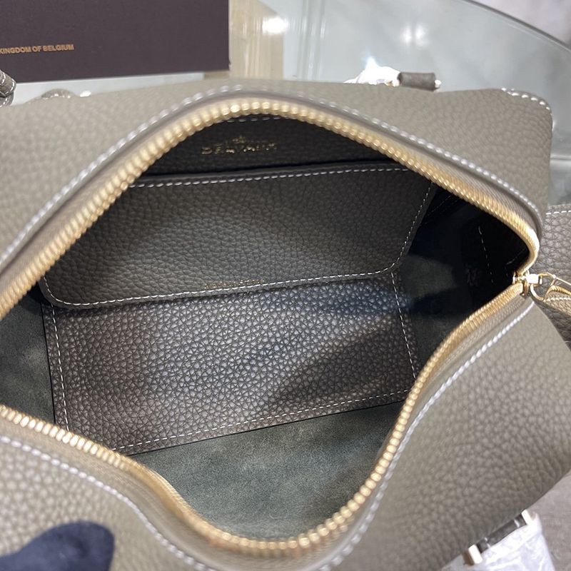 《大人気》DELVAUX 偽物◆Cool Box Mini ソフトグレインレザー製 ハンドバッグ Dee10502