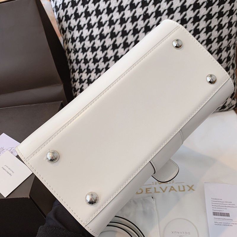 大人気!【デルボー ハンドバッグ 偽物】ブリヨン Ivoryステッチ ミディアムハンドバッグ Deg55640