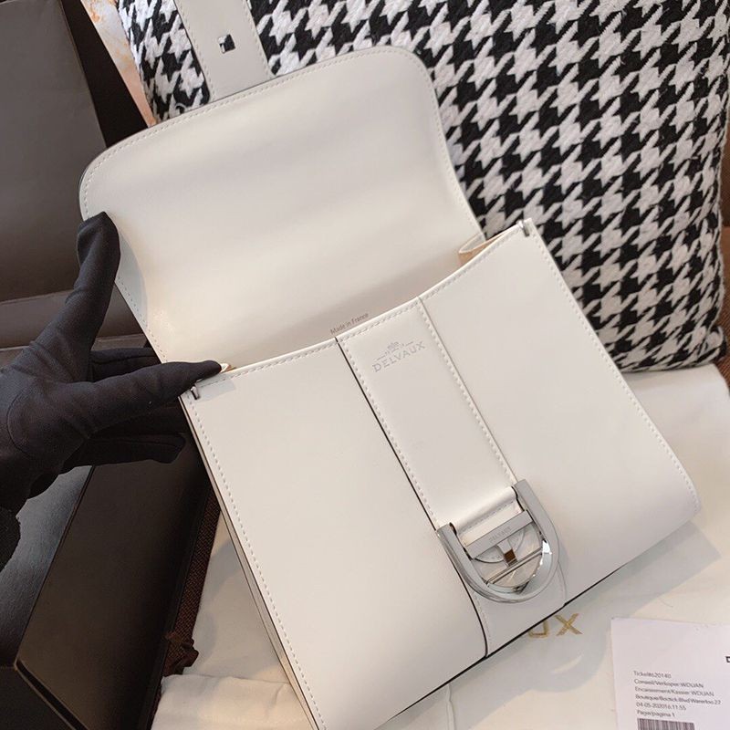 大人気!【デルボー ハンドバッグ 偽物】ブリヨン Ivoryステッチ ミディアムハンドバッグ Deg55640