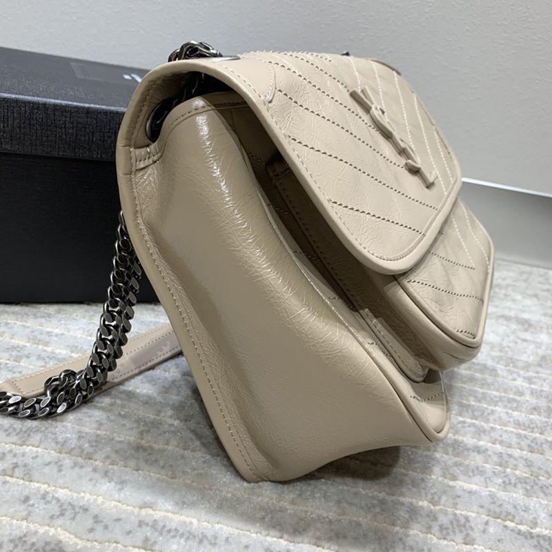 22AW新作サンローラン ショルダーバッグ 偽物 ニキ ミディアム クリンクルヴィンテージレザー Sal38015