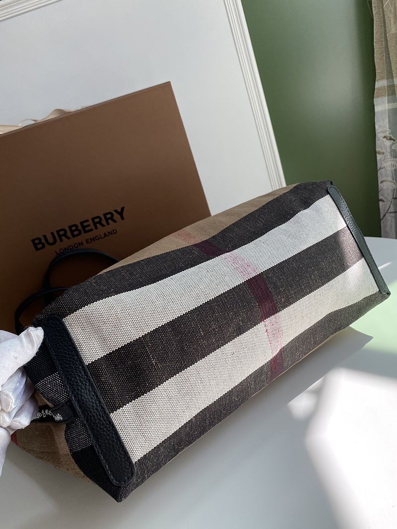 関送込 バーバリー ポケットバッグ 偽物 アウトドア旅行 チェック リバーシブルバッグ Bag40122