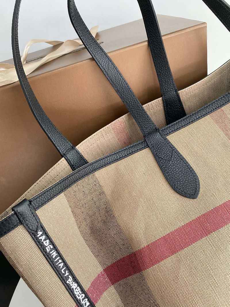 関送込 バーバリー ポケットバッグ 偽物 アウトドア旅行 チェック リバーシブルバッグ Bag40122