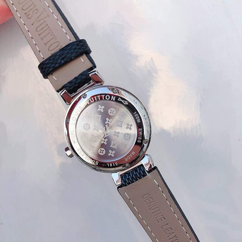 入手困難品!ルイヴィトン 時計 タンブール ストリート ダイバー 33mm vuf99901